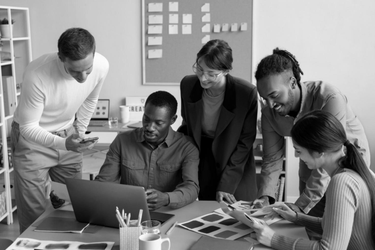Séance de formation en analyse financière avec tableaux et graphiques